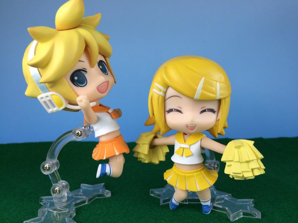 Nendoroids Rin and Len with Nendoroid Plus Cheerleader Bodies. Source: https://twitter.com/nendoro_rm/status/625335540968062976