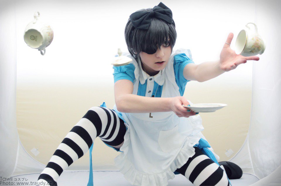 Cosplayer Tawii Szöllösy cosplaying Ciel.