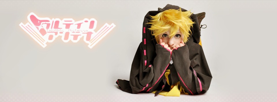 Cosplayer Tawii Szöllösy cosplaying Kagamine Len Toluthin Antenna Version.