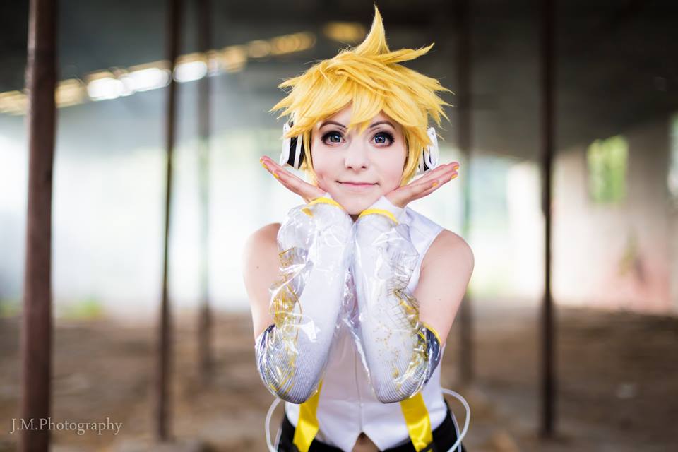 Cosplayer Tawii Szöllösy cosplaying Len Append.