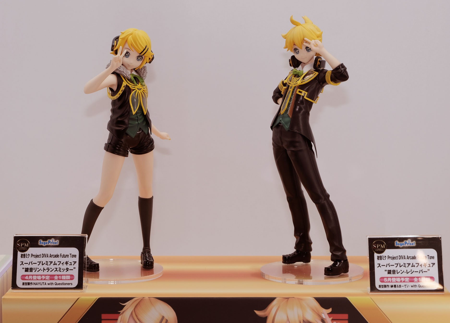 Transmitter Rin and Receiver Len Project DIVA Arcade Future Tone prize figures by SEGA Source: https://twitter.com/seganewsnavi/status/696180303035891712